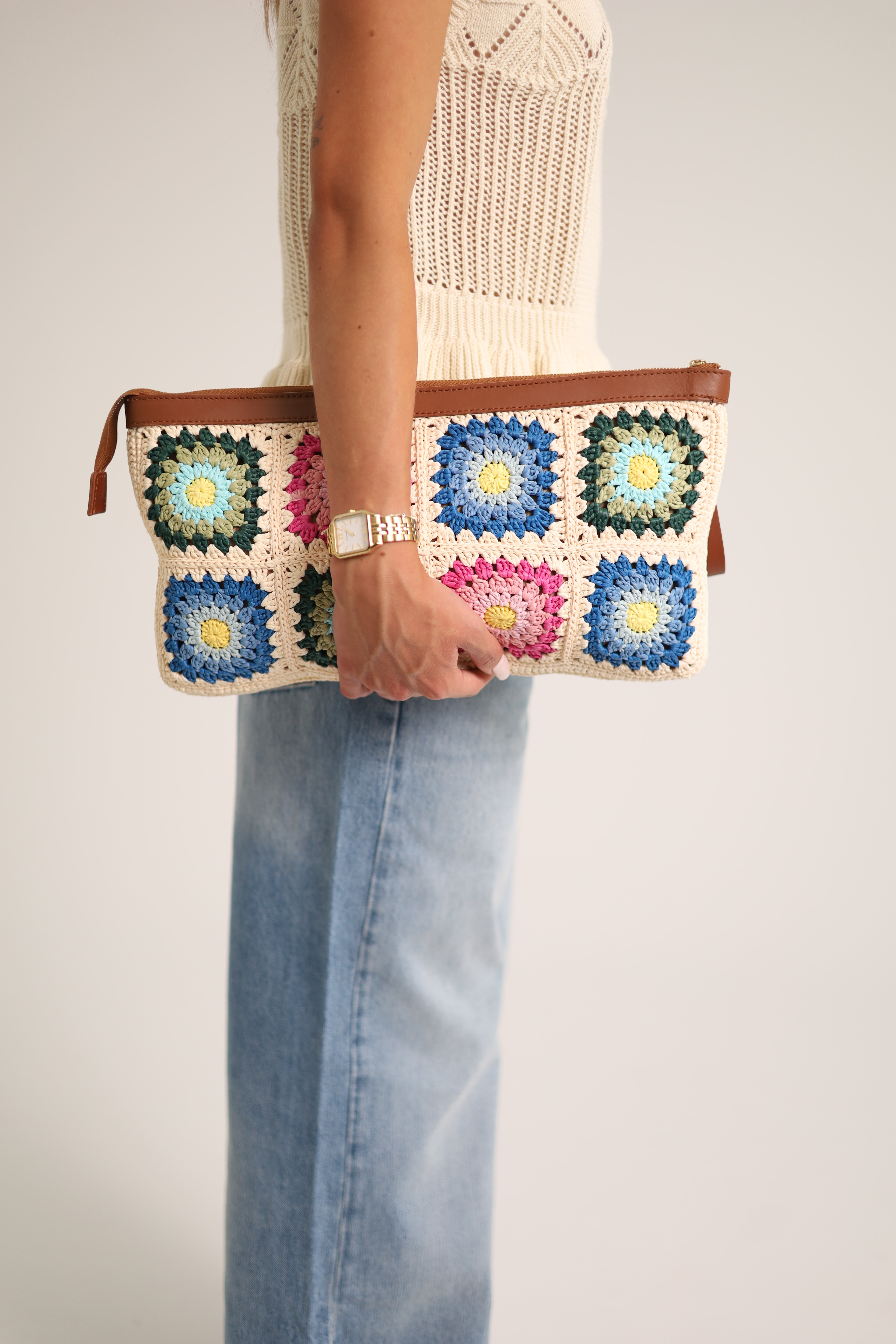 Fiora, sac en métal et raphia viscose — porté