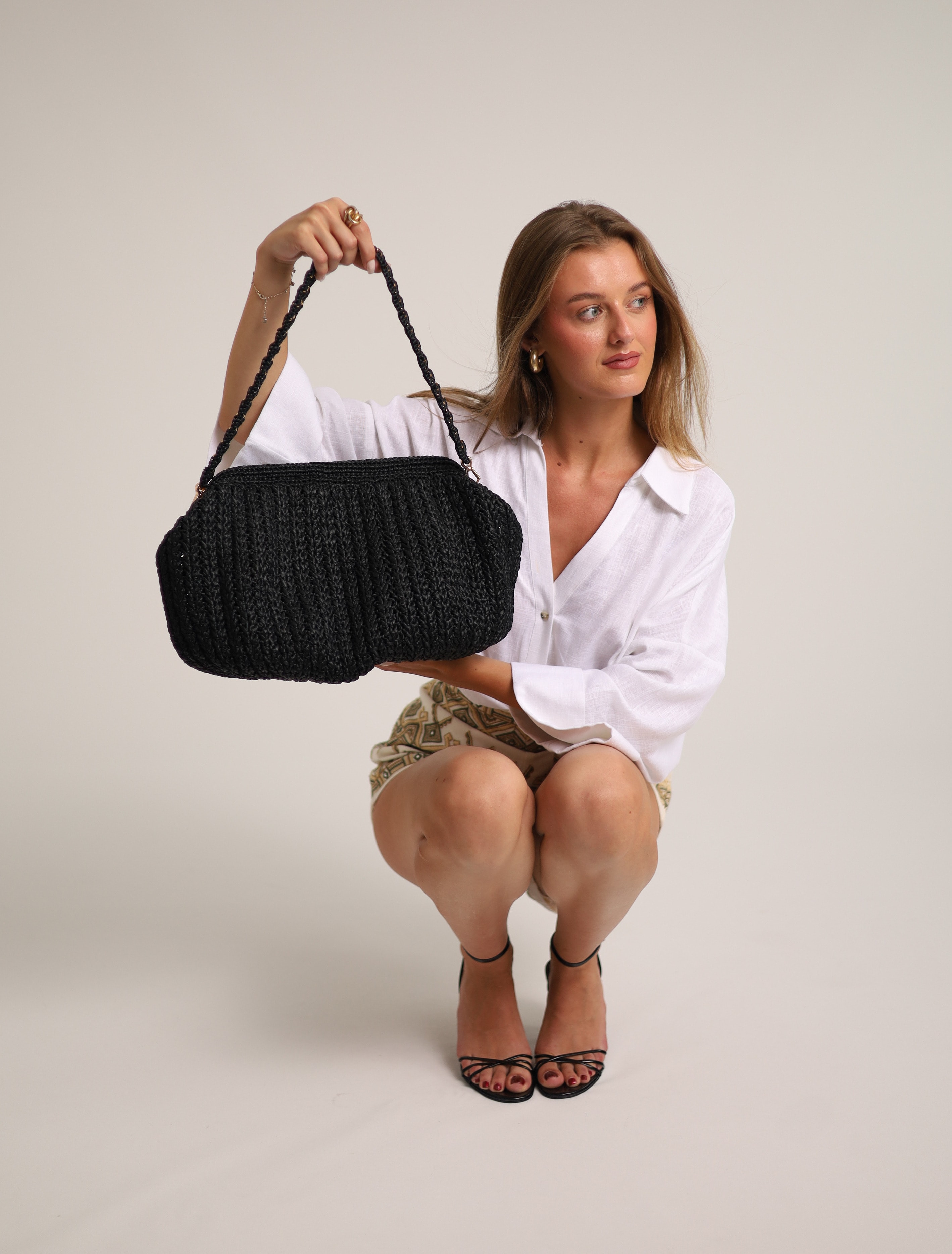 Luella, sac en métal et raphia viscose — porté
