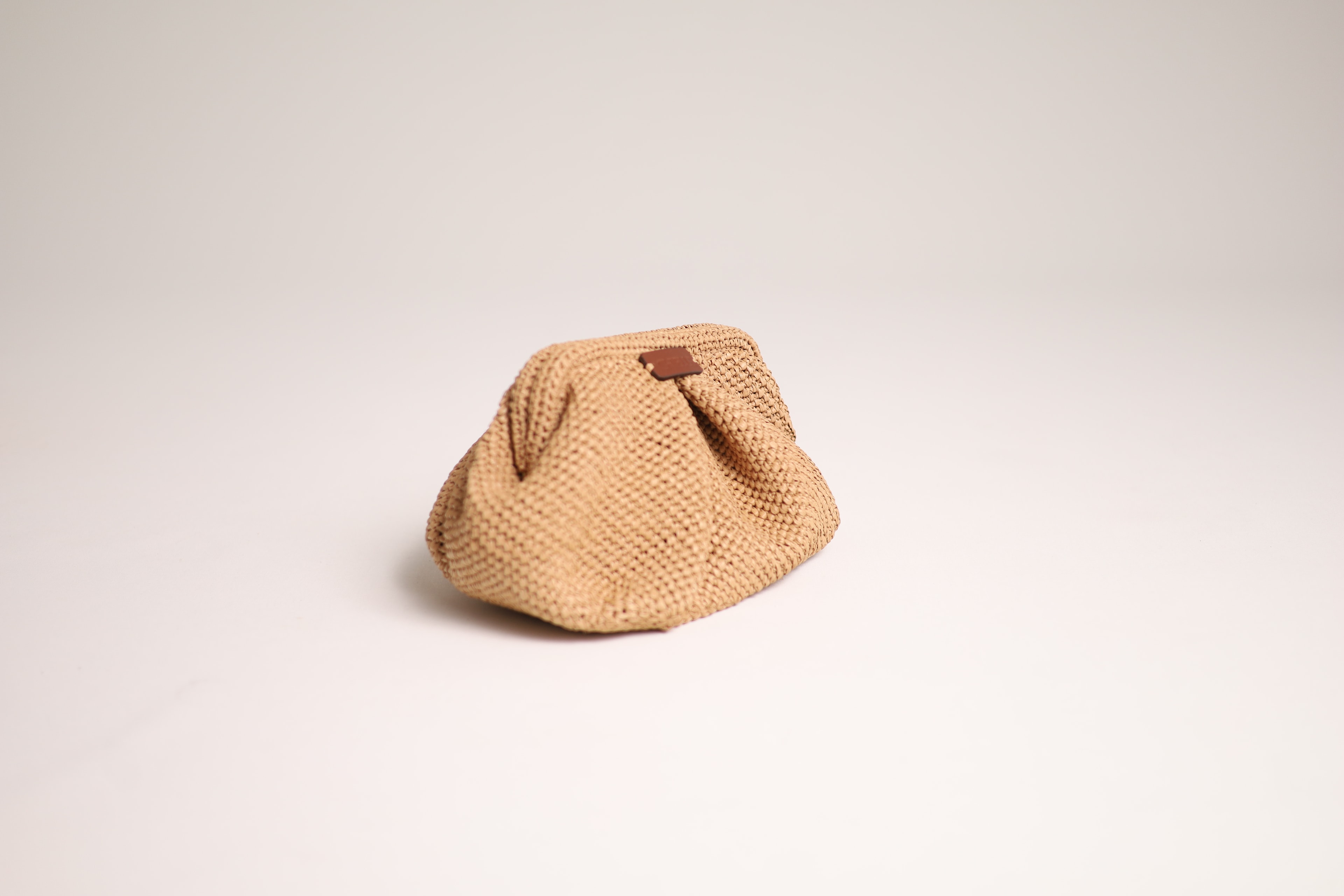 Brontes, sac en cuir de veau et raphia viscose — détail