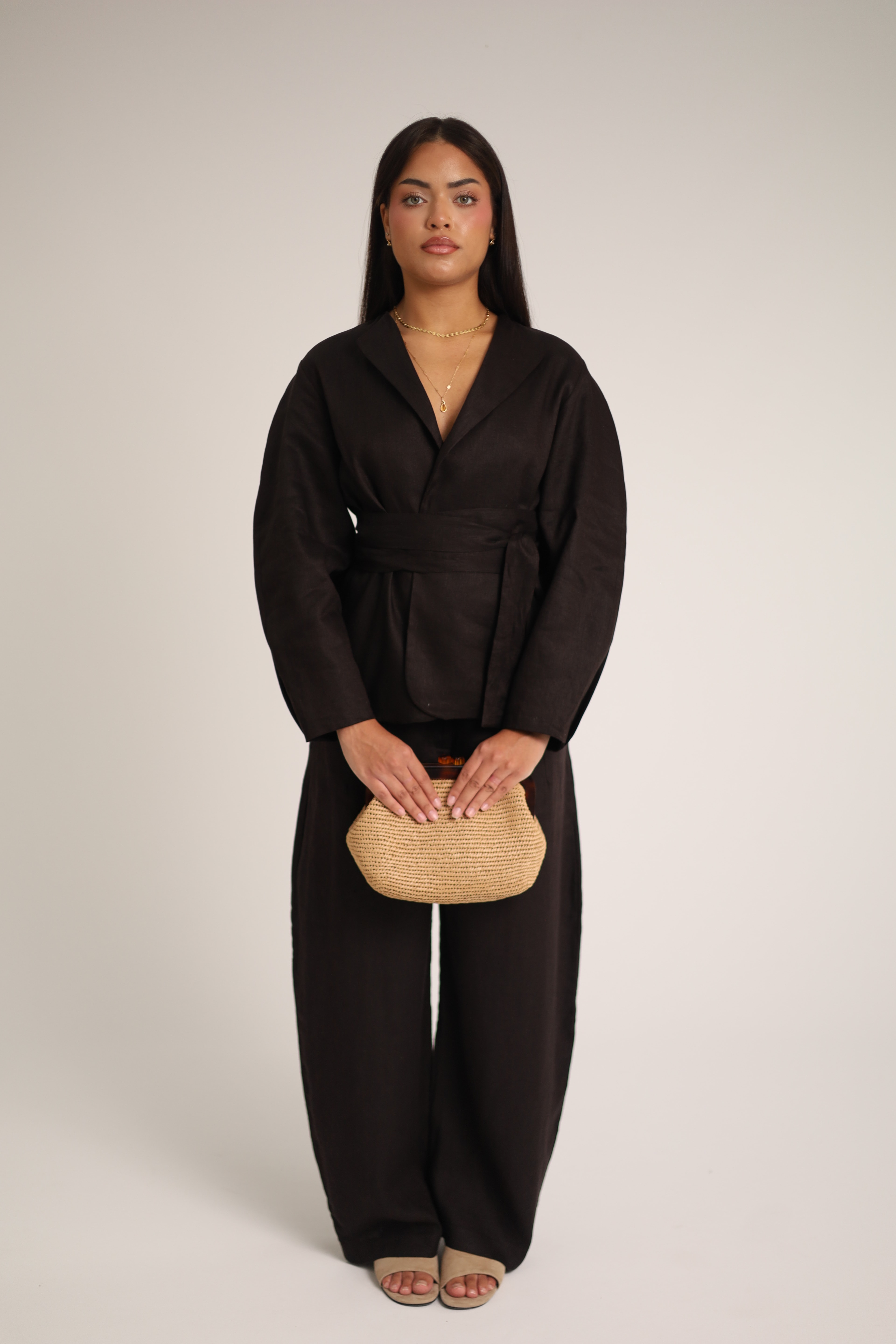 Jannat, sac en raphia viscose et résine — porté