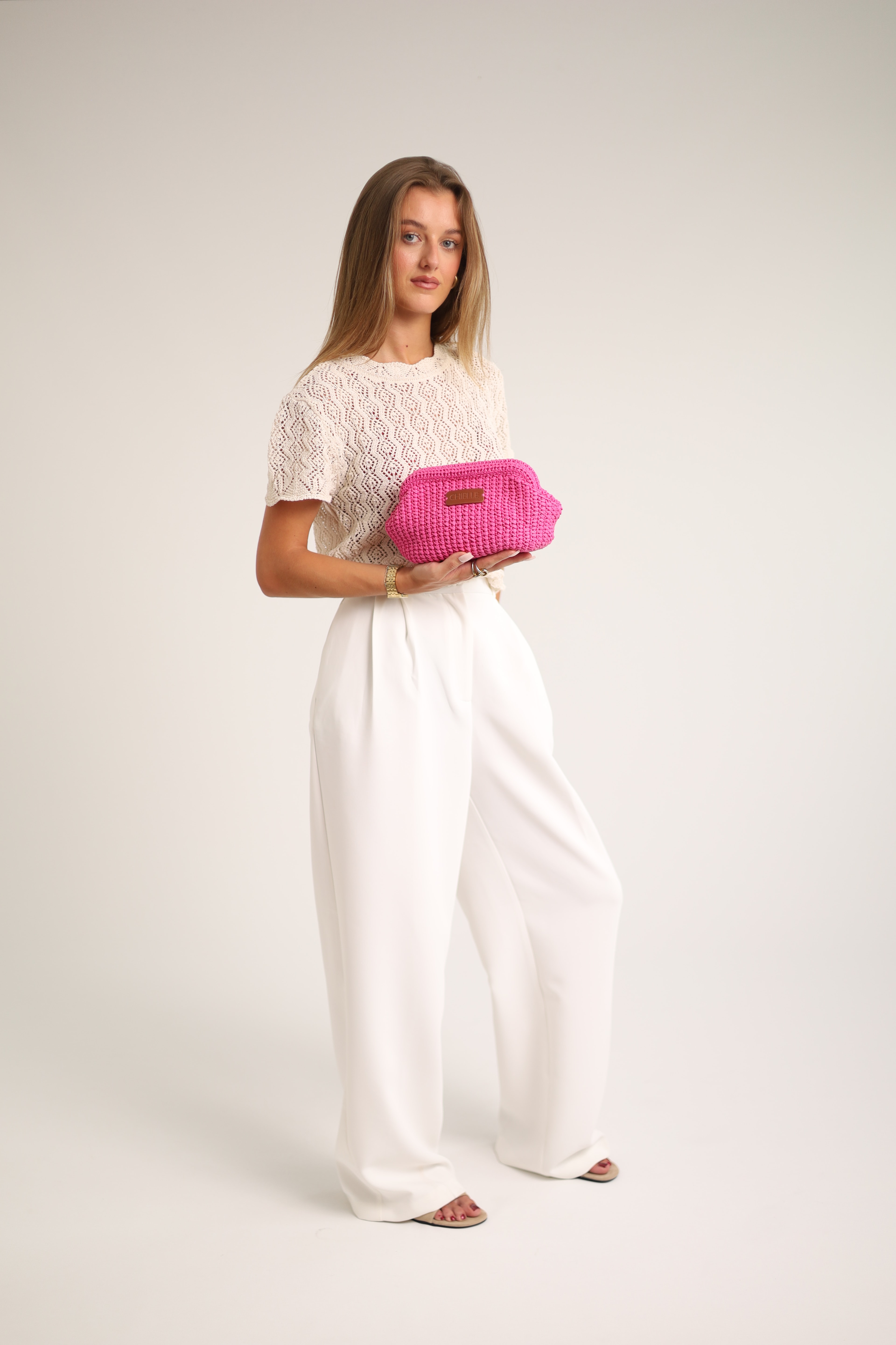 Juliet, sac en raphia viscose et résine, Rose — porté