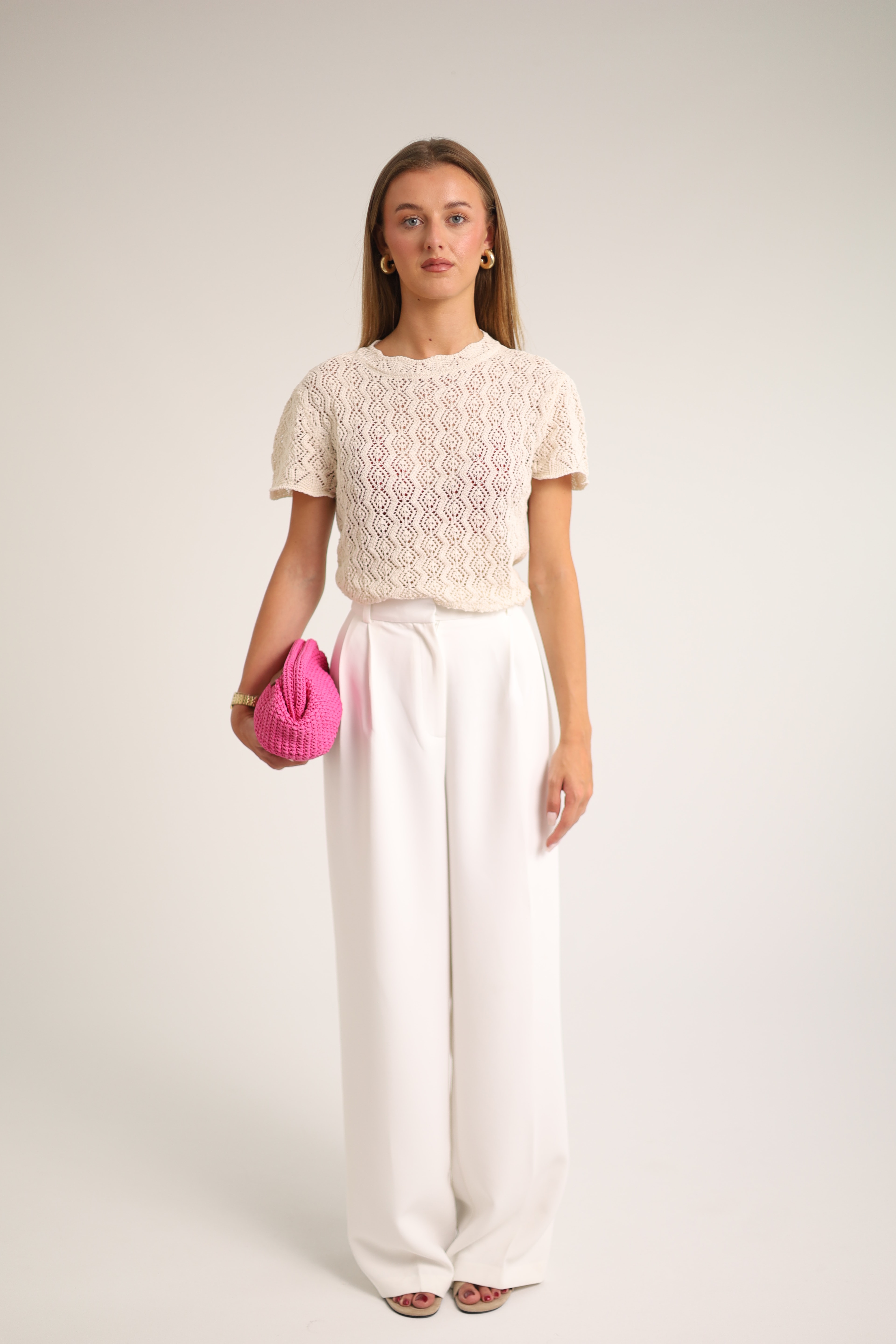 Juliet, sac en raphia viscose et résine, Rose — porté