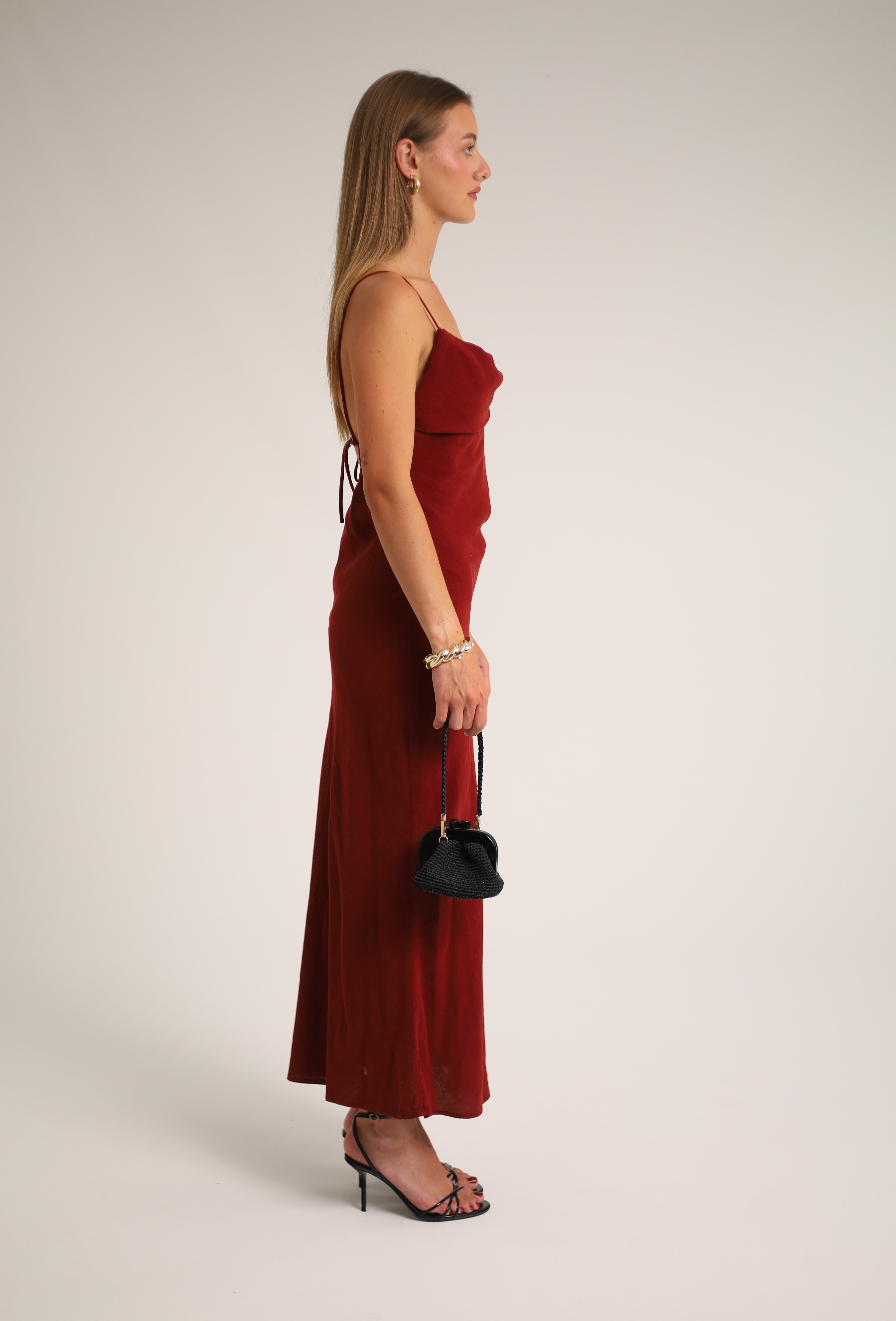 Kohana, sac en métal et raphia viscose, Noir — porté