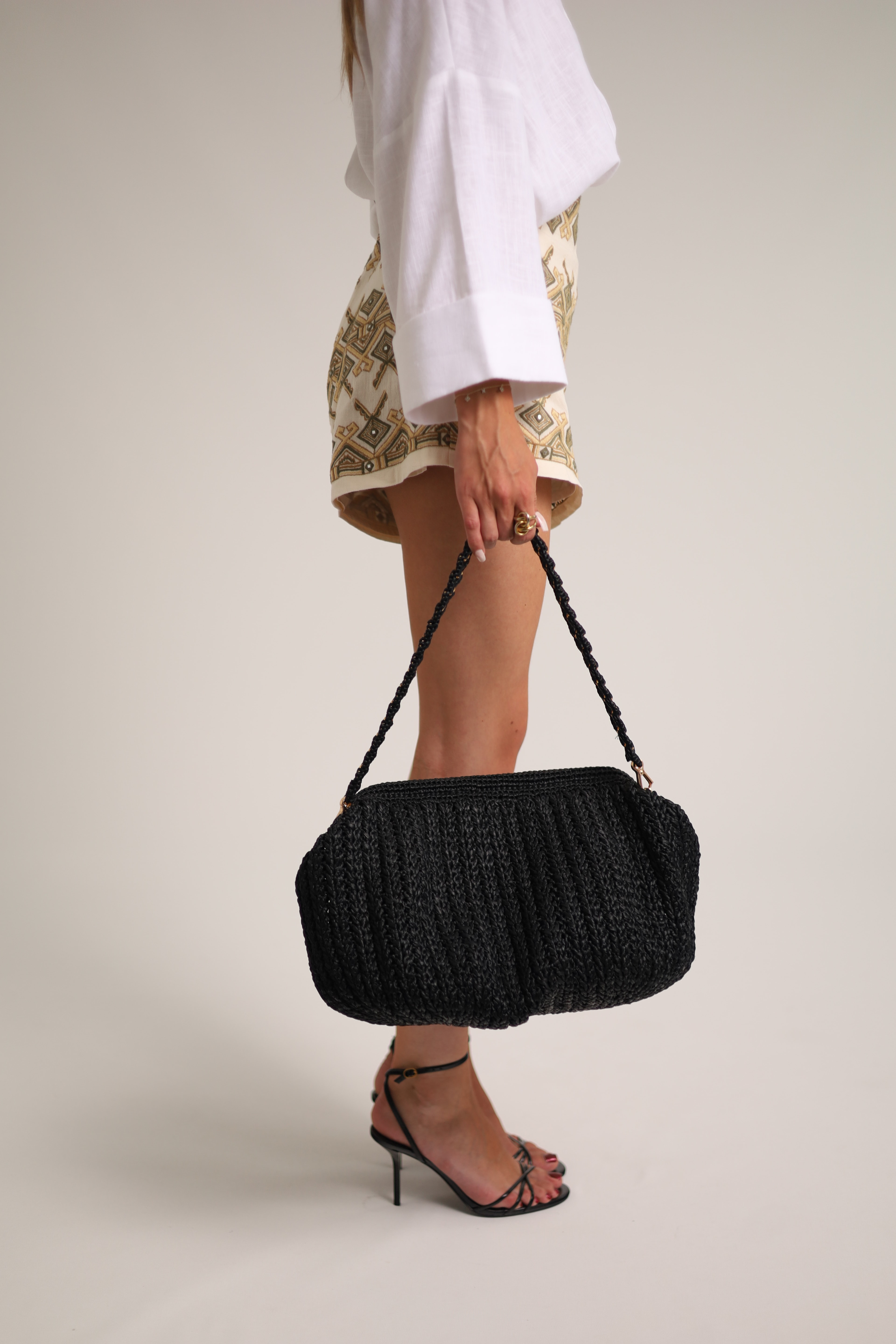 Luella, sac en métal et raphia viscose — porté